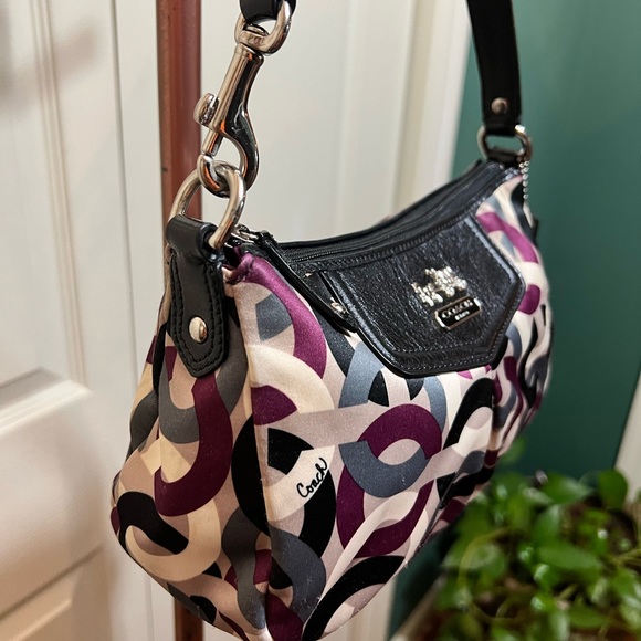 Madison Graphic Op-Art Chainlink Mini Baguette Purse (F0968-43315) - Picture 2 of 12